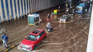 Bengaluru Rain News: बेंगलुरू में सड़कों से लेकर अपार्टमेंट तक भरा पानी! IMD ने दी बारिश पर बड़ी अपडेट