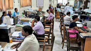 Voluntary Retirement: दिवाली से पहले सरकार ने दिया अपने कर्मचारियों को तोहफा, बदल दिया ये बड़ा नियम