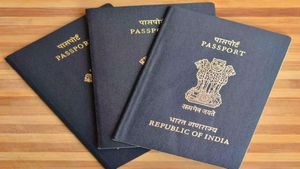 Indian Passport: पासपोर्ट बनाते वक्त नाम या पता लिख दिया गलत? घबराएं नहीं, चुटकियों में हो जाएगा ठीक