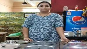 Success Story: हाउस वाइफ बनी करोड़पति, जानें कैसे एक हाउस वाइफ ने 2000 रुपये से खड़ा किया करोड़ों का बिजनेस