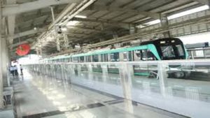 Noida Metro ने दिया यात्रियों को दिवाली का बड़ा तोहफा, दिल्ली में भी नहीं मिलती ये सुविधा, जानें क्या है खास?