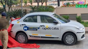 एयरपोर्ट से घर पहुंचना होगा किफायती, आ गई Rapido की कैब सर्विस, जानें कैसे मिलेगा यात्रियों को फायदा ?