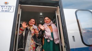 Special Trains: आ रही है 6,556 नई स्पेशल ट्रेनें! 1 अक्टूबर से 30 नवंबर तक करें सफर, चेक करें पूरा शेड्यूल