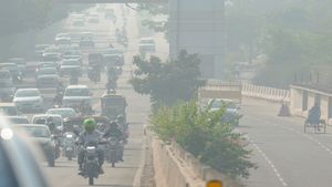 Delhi AQI Today: दिवाली के बाद राजधानी दिल्ली में कैसी है हवा? जानें आज कैसा रहेगा मौसम