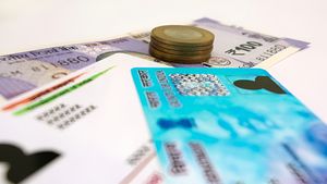 व्यक्ति की मृत्यु के बाद आधार और पैन कार्ड का क्या करें? एक क्लिक में पढ़ें सारी जानकारी