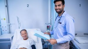 Ayushman Bharat Vaya Vandana: इन अस्पतालों में होगा सीनियर सिटीजन का फ्री में इलाज, ऐसे मिलेगा पूरा फायदा 