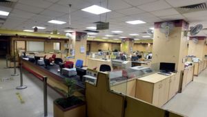 इस सरकारी बैंक ने दिया करोड़ों ग्राहकों को झटका ! FD के ब्याज दर में की कटौती, देखें क्या है नई दरें