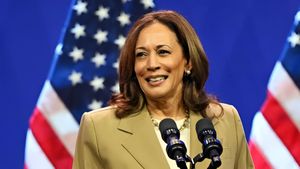Kamala Harris Net Worth: इतनी संपत्ति की मालकिन हैं भारतीय मूल की कमला हैरिस, जानें कहां-कहां से होती है कमाई