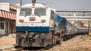 Railway Naukri 2024: रेलवे में जॉब का शानदार मौका! इन पदों पर हो रही है भर्ती, 14 दिसंबर तक करें अप्लाई