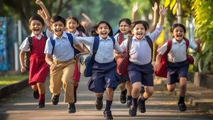 Chhath Puja 2024 School Holidays: क्या छठ पूजा पर UP-बिहार और दिल्ली में बंद रहेंगे स्कूल? करें चेक 