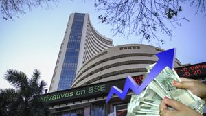 Stock Market Today: बाजार में 7 दिन बाद रौनक! सेंसेक्स करीब 1000 अंक उछला, निफ्टी 23700 के पार