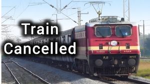 सावधान! ट्रेन में करना चाहते है सफर? 1 दिसंबर तक रेलवे ने कैंसिल कर दी ये सभी ट्रेन, फटाफट चेक करें लिस्ट 