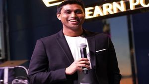 कौन हैं अंकुर जैन जिन्होंने महिला WWE रेसलर के साथ की शादी, जानें उनके कारोबार की कमियाबी की कहानी 