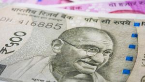इन सभी सरकारी कर्मचारियों को मिली खुशखबरी! ग्रेच्युटी लिमिट में हुआ 25% इजाफा, अब इतना मिलेगा फायदा 