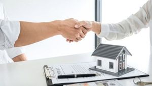 Property Buying Selling Tips: प्रॉपर्टी खरीदने-बेचने से पहले इन बातों का रखें ध्यान, वरना हो जाएगा नुकसान