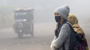 Delhi Weather Today: दिल्ली में कड़ाके की ठंड जारी, अभी नहीं मिलेगी सर्दी से राहत! जानें आगे कैसा रहेगा मौसम