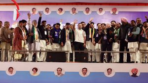 Mehngai Mukt Yojana: कांग्रेस का चुनावी ऐलान! सस्ता रसोई गैस, फ्री राशन और बिजली बिल पर छूट का वादा 