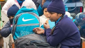 School Holiday: ठिठुरती ठंड! उत्तर प्रदेश से लेकर बिहार तक इस दिन तक स्कूल हुए बंद, फटाफट कर लें चेक 
