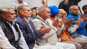 Best Bank FD: Senior Citizen के लिए ये 5 बैंक दे रहे शानदार मौका, फिक्स्ड डिपॉजिट पर मिलेगा तगड़ा रिटर्न