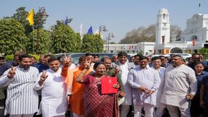 Delhi Budget 2025: CM रेखा गुप्ता ने बजट में महिला समृद्धि योजना के लिए किया बड़ा ऐलान, ₹5100 करोड़ का आवंटन 