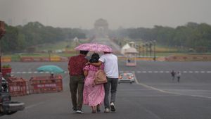 Delhi Weather Updates: 2 दिन बाद से चलेगी लू! फिलहाल दिल्ली में साफ हवा से लोग खुश, चेक करें मौसम का हाल