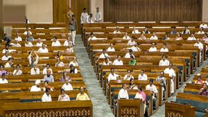 MP's Salary Hike: सांसदों की हुई मौज! बढ़ेगी सैलरी, पेंशन और भत्ता; सरकार ने जारी किया नोटिफिकेशन 