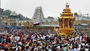 Tirupati Mandir: तिरुपति मंदिर में लागू होगा नया नियम, इन भक्तों को मिलेगा कमरा, दिखाना होगा अपना आधार कार्ड