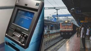 ATM In Train: यात्रियों के लिए Good News! ट्रेन में यूज कर सकेंगे एटीएम, रेलवे ने ट्रायल किया पूरा
