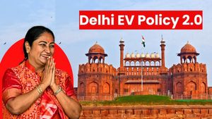 महिलाओं के लिए शानदार मौका! इलेक्ट्रिक स्कूटर पर ₹36,000 की सब्सिडी, आज हो सकती है EV Policy 2.0 की घोषणा