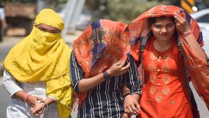 Yellow Alert: दिल्लीवालों को झुलसा देगी गर्मी! येलो अलर्ट किया गया जारी, 24 अप्रैल को इतना बढ़ सकता है पारा