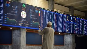 Pakistan Stock Exchange: पाकिस्तानी शेयर बाजार में तबाही! KSE-100 इंडेक्स 2500 अंक फिसला, वेबसाइट भी हुई ठप
