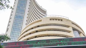 Stock Market Updates: शेयर मार्केट में बिकवाली, सेंसेक्स 315 अंक तक फिसला, निफ्टी 24,245 के करीब बंद
