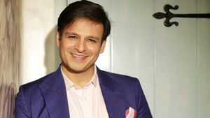 Vivek Oberoi Business: सिर्फ फिल्मों से ही नहीं विवेक ओबेरॉय इन बिजनेस से भी कमा रहे करोड़ों, देखें पूरी लिस्ट
