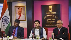 Financial Fraud Risk Indicator: साइबर अपराधियों को रोकने की बड़ी तैयारी! लॉन्च हुआ FRI, मिलेंगे ये बेनिफिट्स