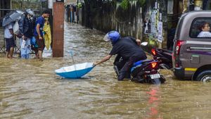 Delhi ka Mausam: आज भोर में अचानक बदला दिल्ली का मौसम! रेड अलर्ट हुआ जारी, अगले 48 घंटे ऐसा रहेगा हाल