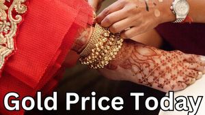 Gold Rate Today: आज सराफा बाजार में 22K सोना हुआ ₹16,500 सस्ता! चांदी का दाम भी लुढ़का, ये है लेटेस्ट रेट