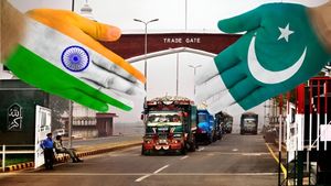 India-Pakistan Trade: भारत से पंगा लेना पाकिस्तान को पड़ेगा भारी! अब इन सामानों के लिए होगा तरसना, देखें लिस्ट