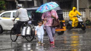 Maharashtra Weather Forecast: महाराष्ट्र में भारी बारिश की चेतावनी! मुंबई समेत इन जिलों के लिए अलर्ट जारी