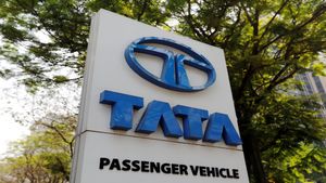 Tata Motors Share: टैरिफ वॉर से टाटा मोटर्स की हालत पस्त! Q4 में प्रॉफिट 51% घटा, निवेशक क्या करें?