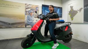 Ola Electric Share: IPO प्राइस से 42% सस्ता मिल रहा ओला इलेक्ट्रिक का शेयर, खरीद लें या नहीं?