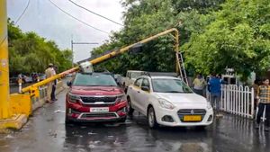 Delhi Weather Forecast: दिल्ली में होने वाली है मानसून की एंट्री, IMD ने जारी किया अलर्ट, जल्द मिलेगी राहत