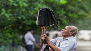 Weather Prediction Today: यूपी, उत्तराखंड, ओडिशा समेत दिल्ली-NCR में आज कैसा रहेगा मौसम? IMD ने दिया अपडेट