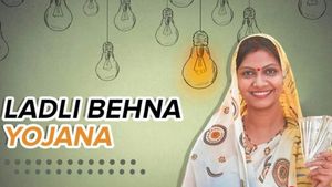 Ladki Bahin Yojana: महाराष्ट्र में कई बहनों को झटका, लाडकी योजना से हटाए गए लाखों नाम, जानें क्या है वजह 