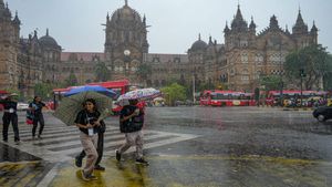Aaj Ka Mausam: मुंबई में झमाझम बारिश का असर तेज, रायगढ़ और रत्नागिरी में रेड अलर्ट, IMD ने जारी किया ये अपडेट 