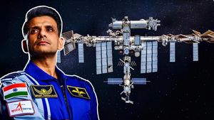 Shubhanshu Shukla Salary: स्पेस से धरती पर सकुशल लौटे शुभांशु शुक्ला, जानिए कितनी मिलती है सैलरी