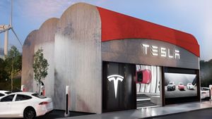 Tesla Showroom: देश में खुला टेस्ला का पहला शोरूम, मुबंई के BKC में डिस्प्ले हुई 2 कार