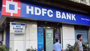 HDFC Bank New Rule: 1 अक्टूबर से बदल जाएंगे प्रीमियम कस्टमर से जुड़े नियम, जानें ग्राहकों पर क्या होगा असर