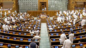 Jan Vishwas Amendment Bill 2025: छोटे अपराधों पर अब नहीं होगी जेल, नए प्रावधान से व्यापारियों को मिलेगी राहत