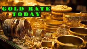 Gold Rate Today: नई ऊंचाई पर सोने-चांदी के भाव; सराफा बाजार में इतना महंगा हुआ गोल्ड, जानें 24 कैरेट का रेट