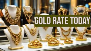 Gold Rate Today: त्योहारी सीजन में बढ़ती जा रही सोने की चमक! एक झटके में इतना बढ़ा गोल्ड रेट; जानें नई कीमत